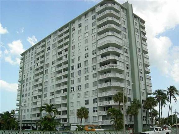 2nd image of 305 N Pompano Beach Blvd APT 402