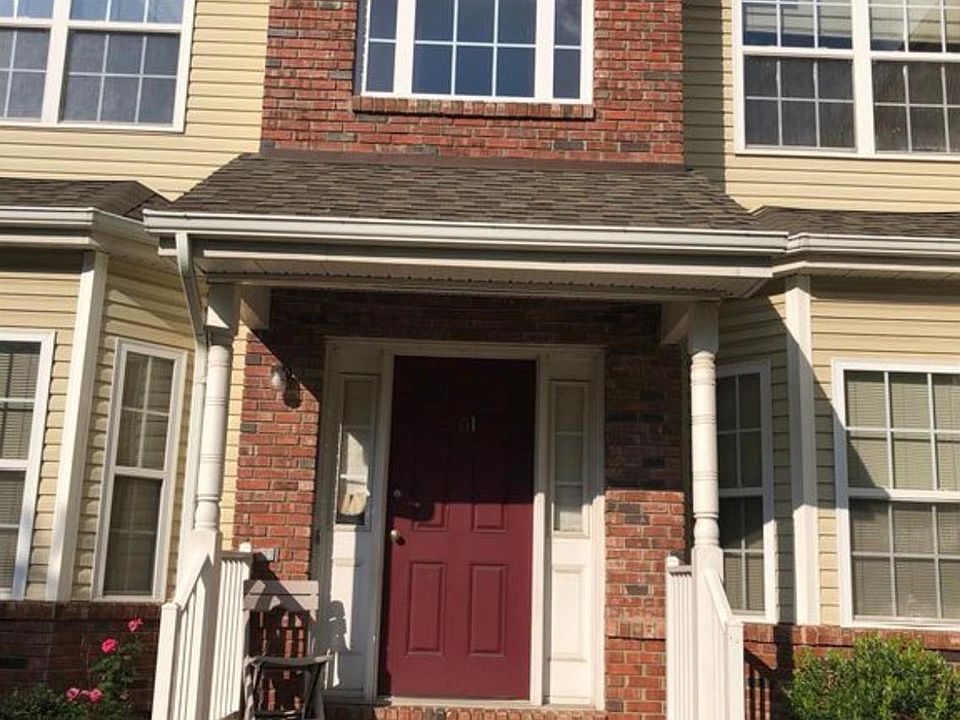 1st image of 301 Pinelli Dr