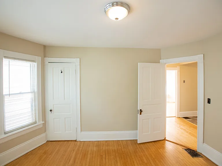 $1565 2 Bedroom Upper Flat Near UWM - 2728 N Murray — Photo 14
