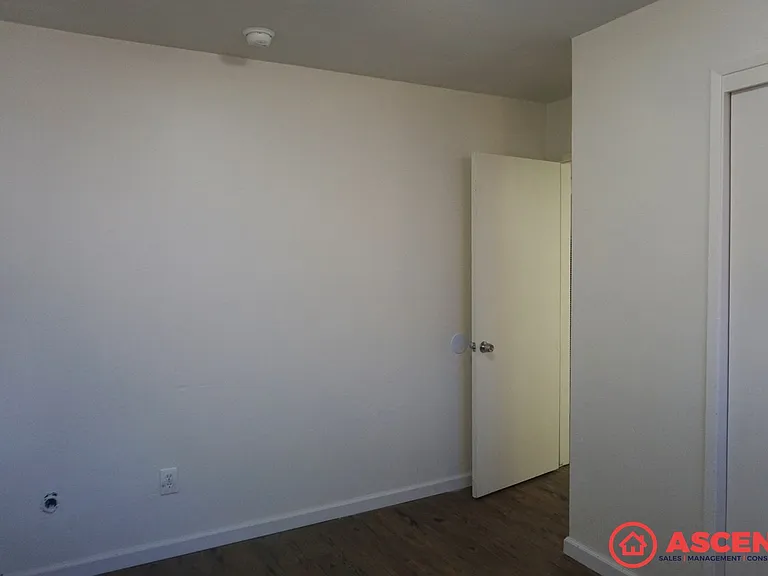 914 Quincy Street — Photo 10