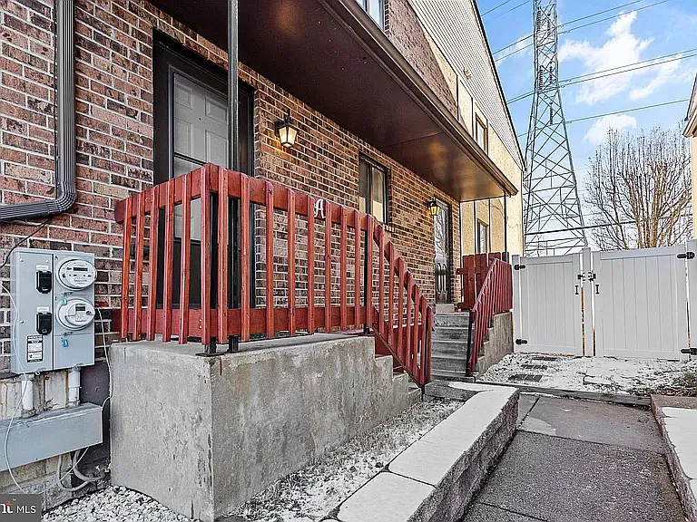 3 bed, 1700 sqft, $1,900 — Photo 2