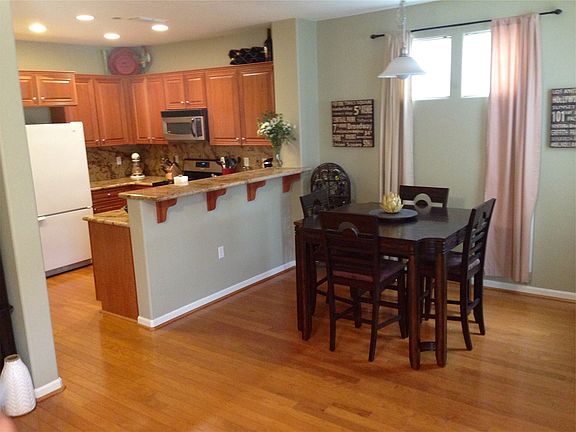2nd image of 907 Dante Cir