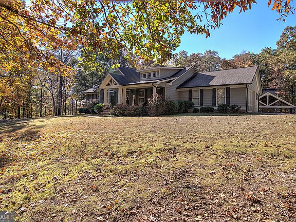 3rd image of 2253 Hills Creek Rd