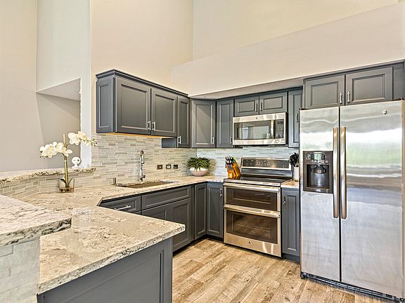 3rd image of 1223 Villa Lane
