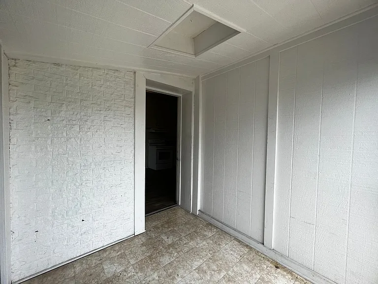 212 E Main St - DNTF — Photo 16