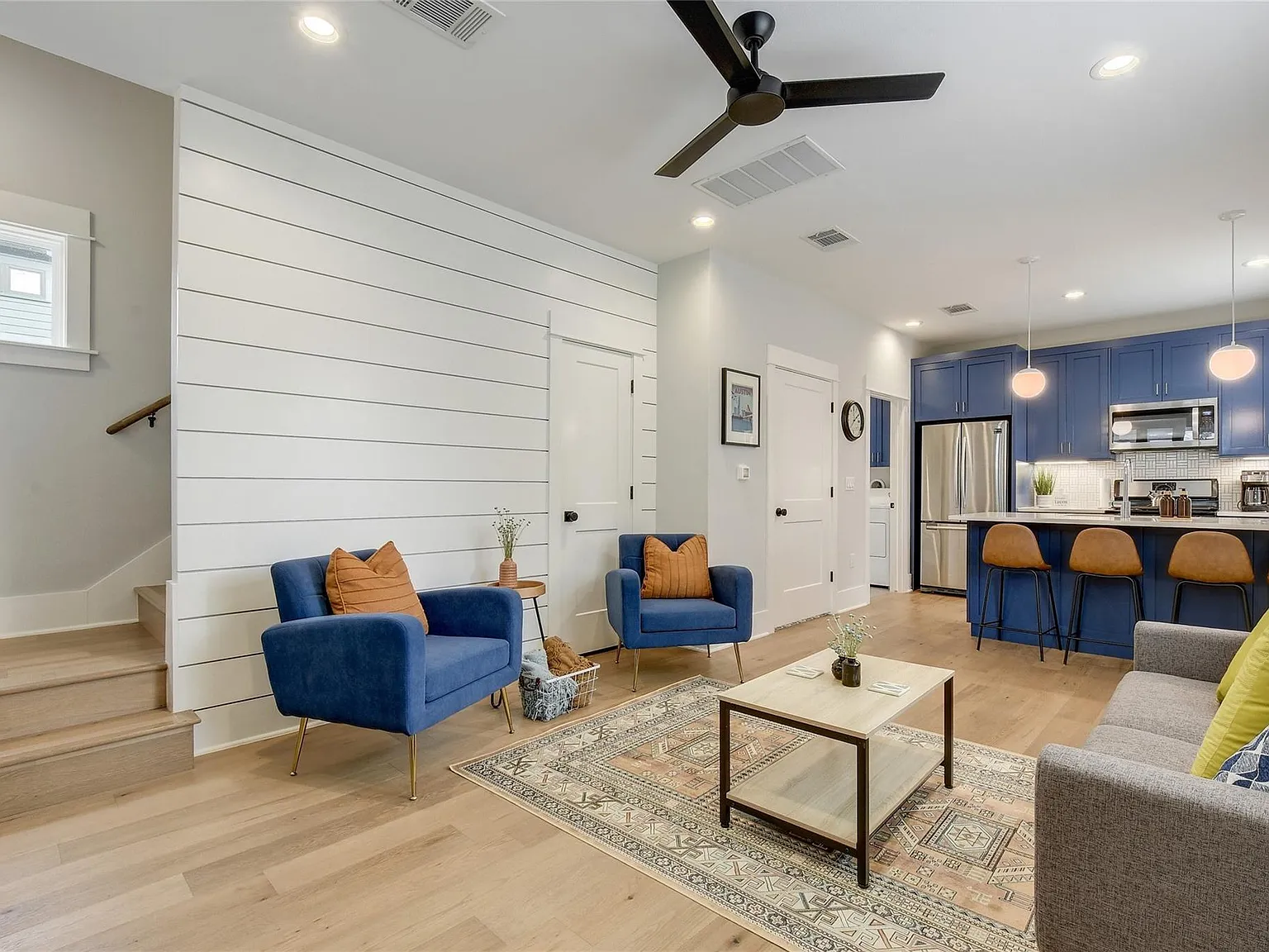 2 bed, 2.5 bath, 926 sqft, $3,000 — Photo 2