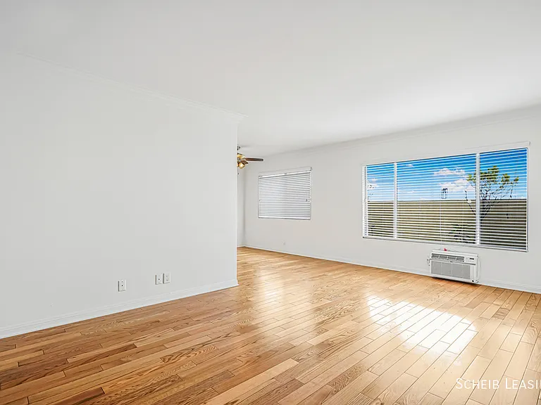 220 N Crescent Dr #6 — Photo 5