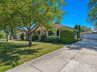 W146N8580 Macarthur Dr, Menomonee falls, WI 53051