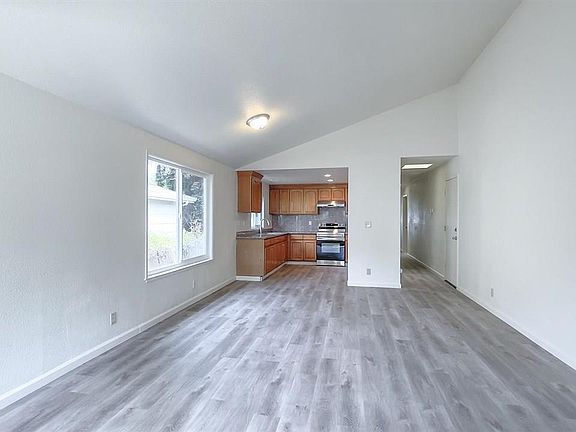 2nd image of 2210 Oakwood Dr
