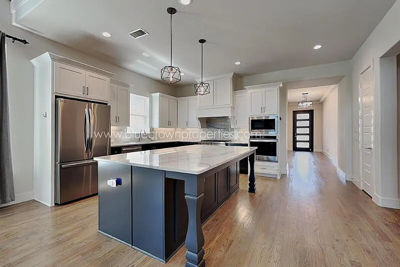 5 bed, 4.0 bath, 4038 sqft, $4,495 — Photo 4