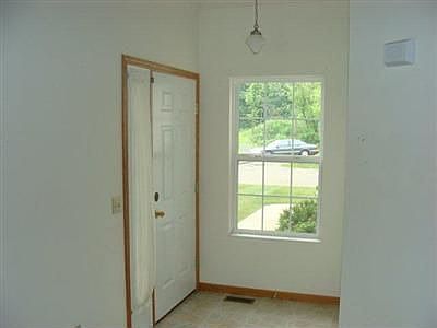 5th image of 845 Emerald Lake Pkwy