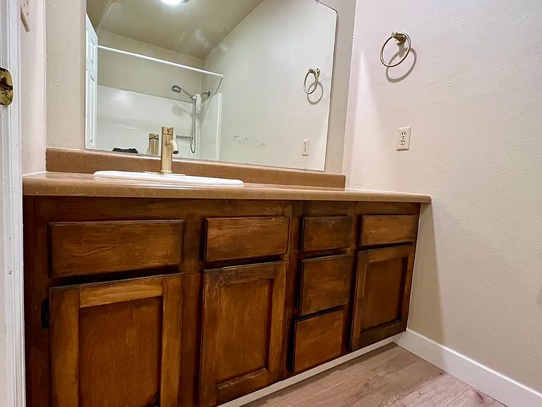 Remodeled 3BR in Mountain Park | Primary Suite + Deck | Lake Oswego — Photo 13
