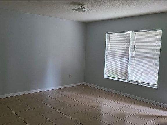 5th image of 3007 E Curtis St