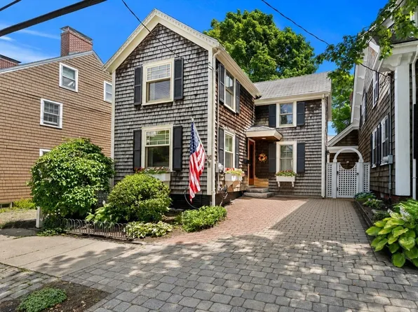 61 Marlboro St, Newburyport, MA 01950