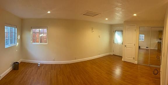 5th image of 367 S Bayview Ave #B