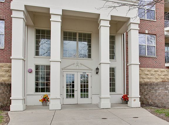 2nd image of 3125 Town Square Dr Unit 406