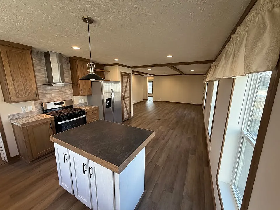 3 bed, 1344 sqft, $1,350 — Photo 2