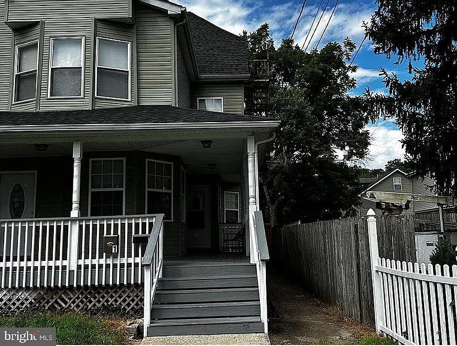 1st image of 904 Carteret Ave