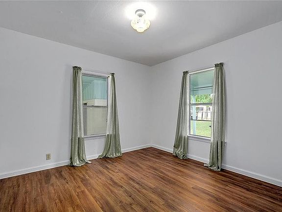 4th image of 4400 Norwood Ln