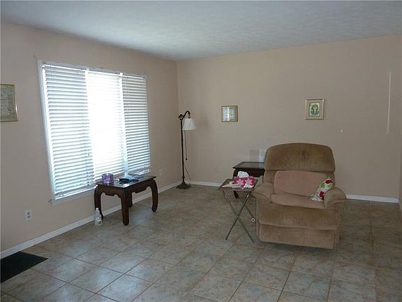 3rd image of 1817 Ashborough Cir Unit F