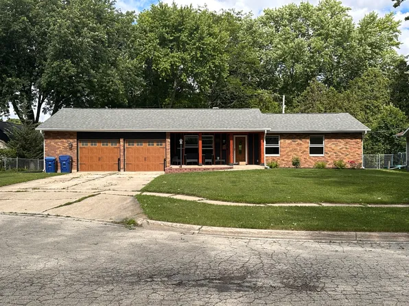 114 Ebbesen Dr, Dekalb, IL 60115
