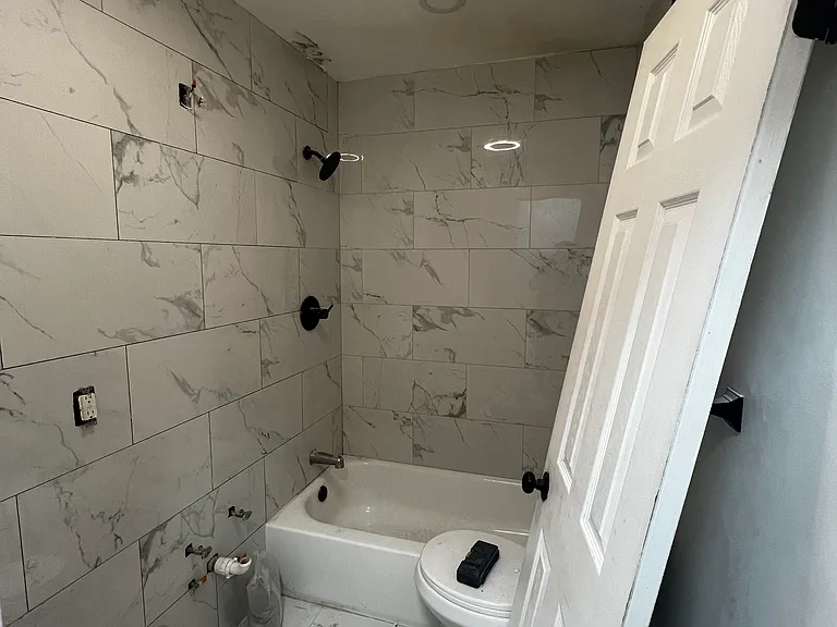 1932 Holland Ave #2 — Photo 2
