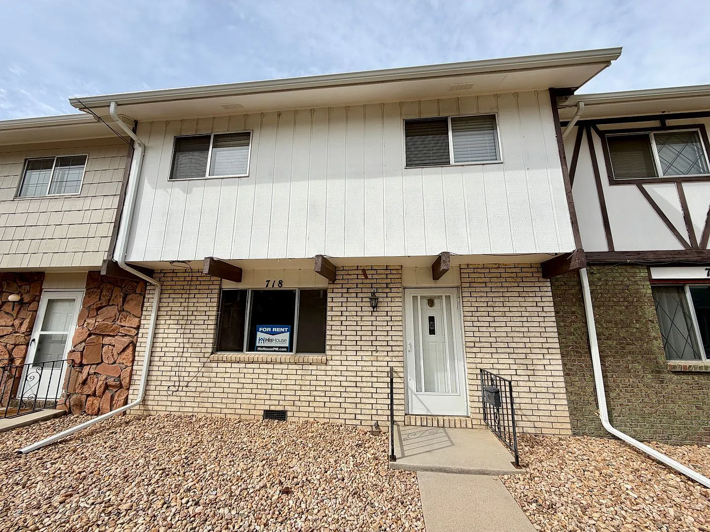 4 bed, 2.5 bath, 1392 sqft, $1,900 — Photo 1