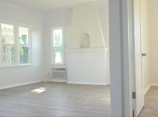 Located in the heart of West Adams, Upper Level 2 Bedroom 1 Bath Available Soon!, Los Angeles, CA 90016