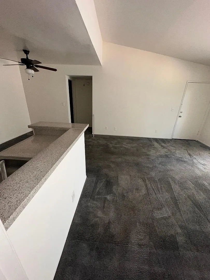 2 bed, 1000 sqft, $2,850 — Photo 2
