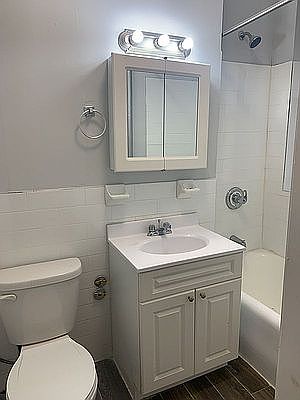 2nd image of 1521 Sheridan Ave #84