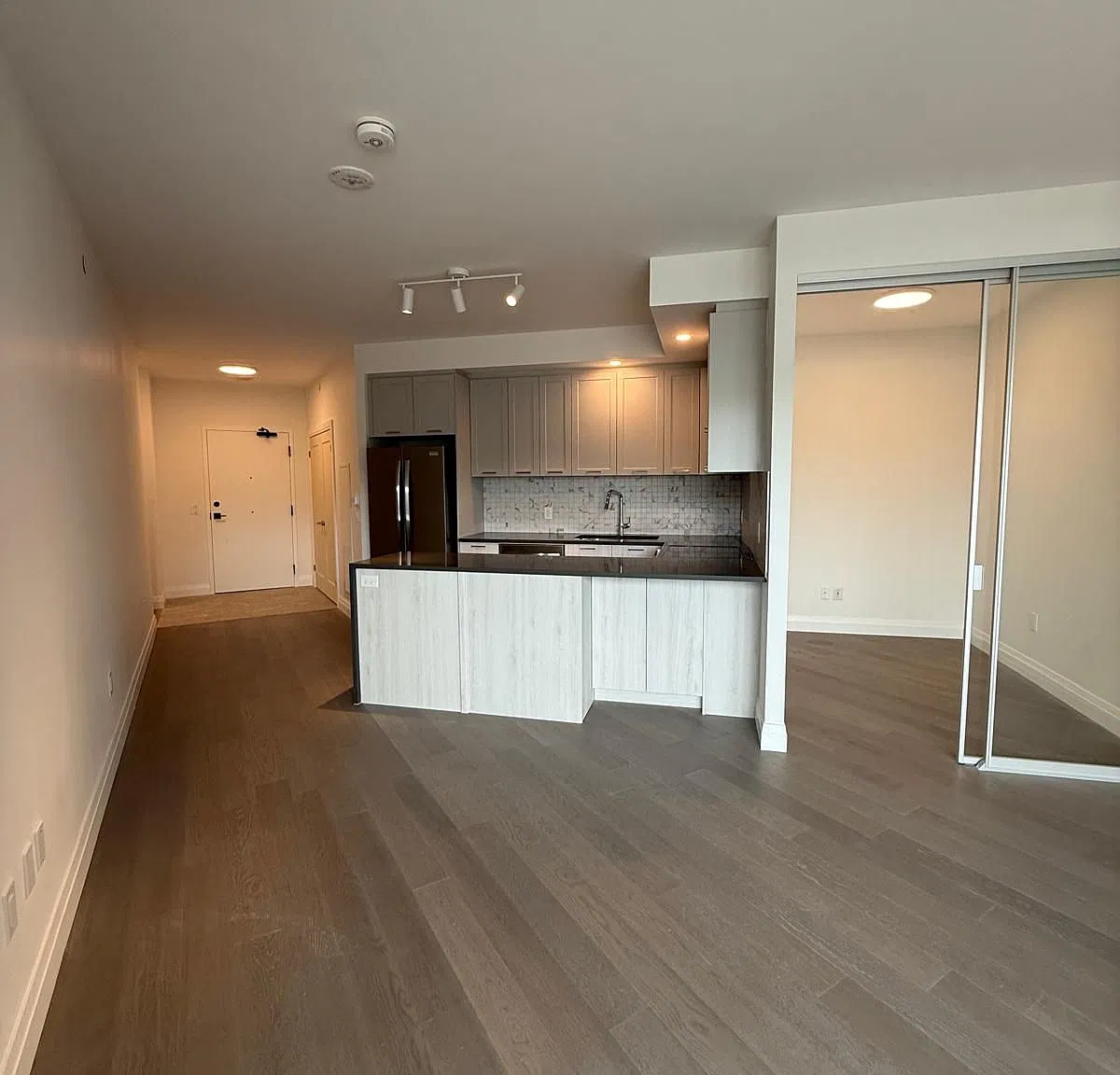 2 bed, $2,400 — Photo 4