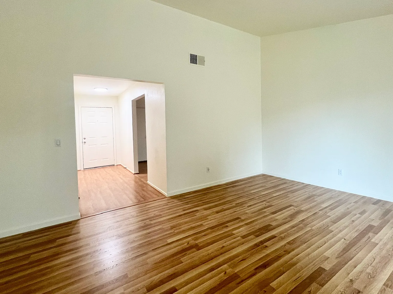 3 bed, 1400 sqft, $3,400 — Photo 4