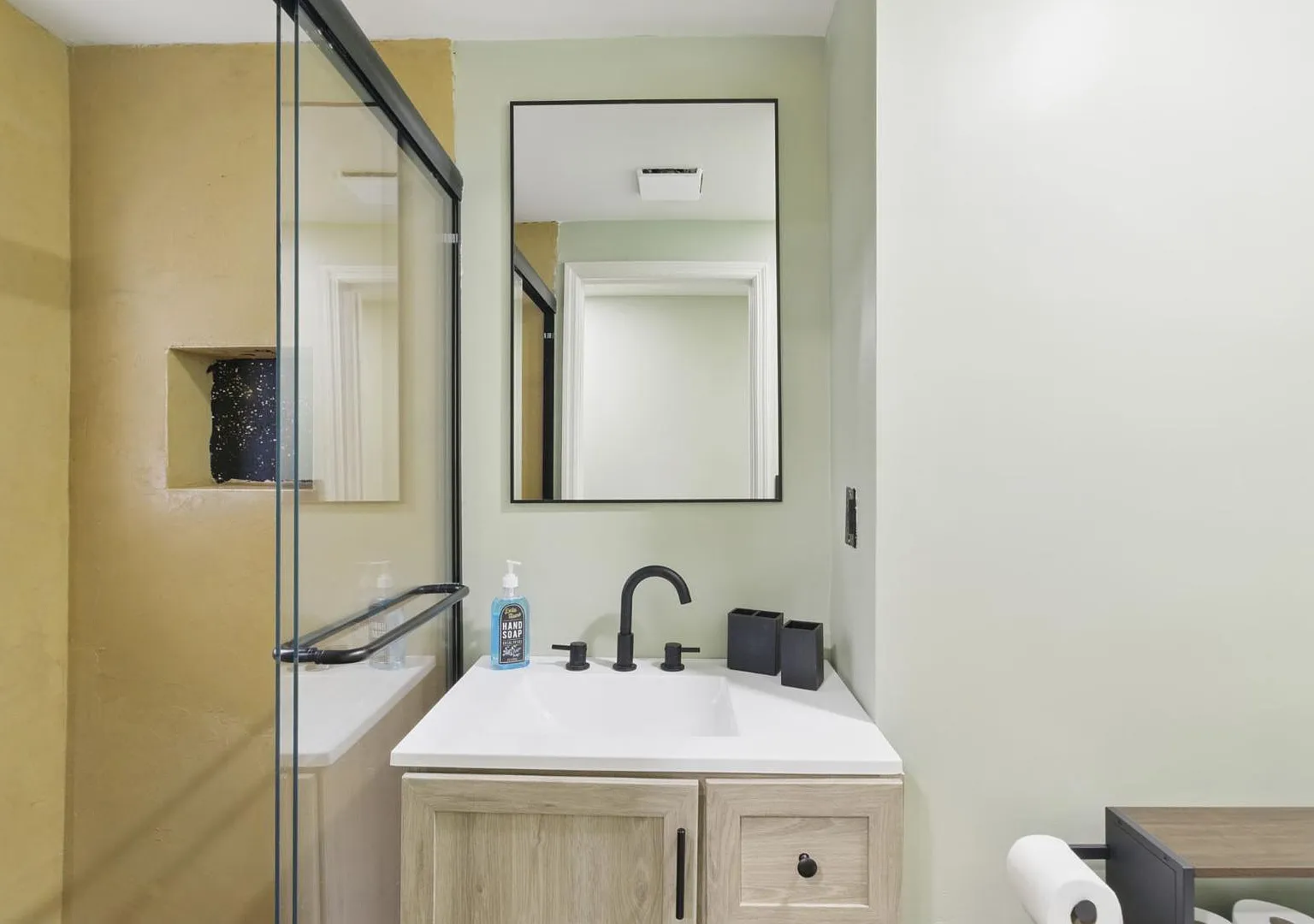1232 W Lombard St - 2B — Photo 2