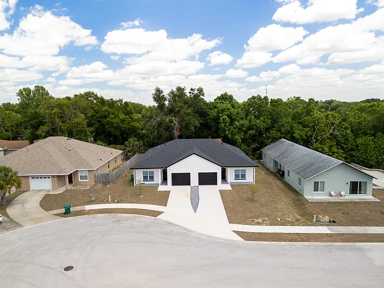 210 Parrotte Ct — Photo 2