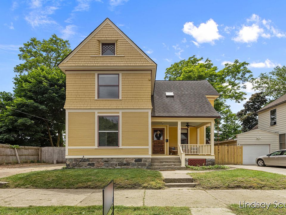1st image of 618 Logan St SE