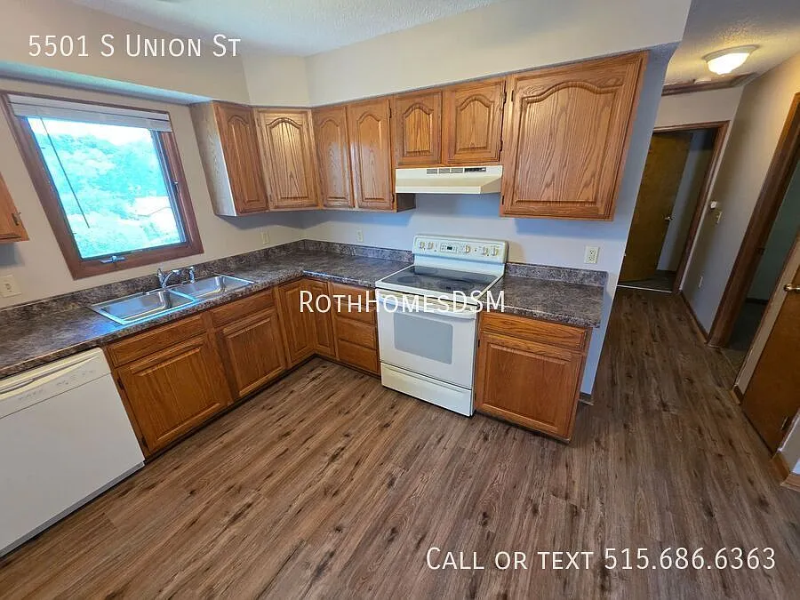 Great 4 BR 2 Bath Southside Home with Full Finished Basement — Photo 3