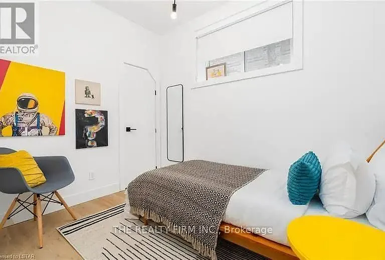 304 Oxford St E #3 — Photo 4