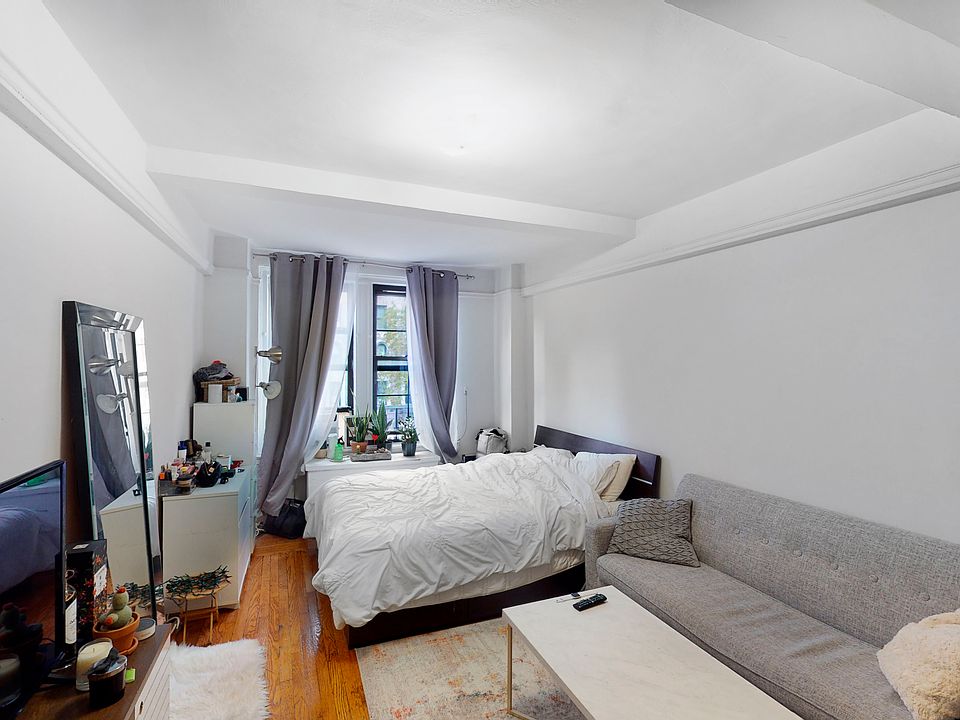 1st image of 50 W 72nd St APT 303