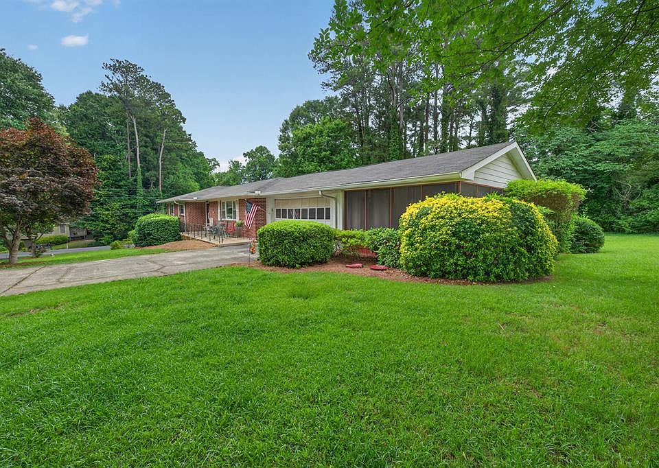 1st image of 940 Chesterfield Dr