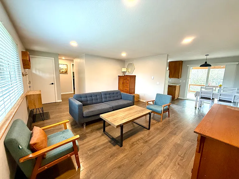 2185 Robyn Dr — Photo 3