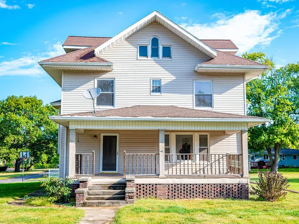 307 W Randolph St, Heyworth, IL 61745