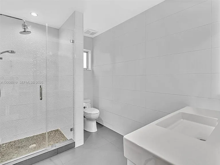 307 Holiday Dr — Photo 59