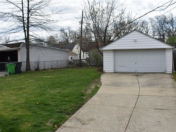 3rd image of 13904 Maple Leaf Dr