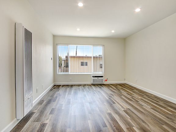4th image of 6828 Kester Ave #115