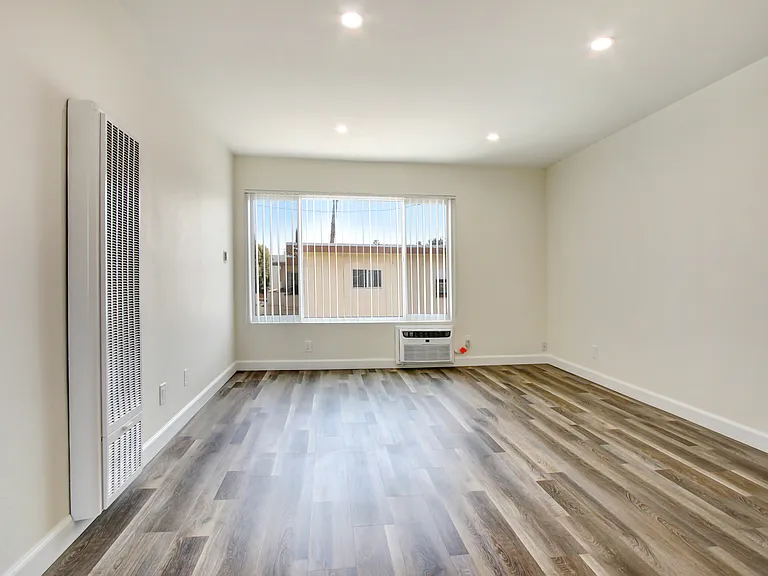 6828 Kester Ave #115 — Photo 4