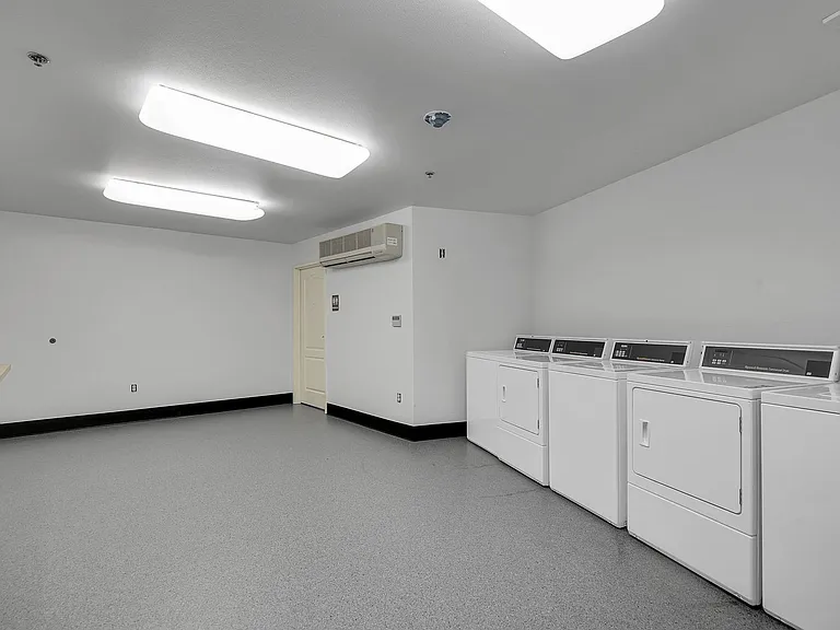 Eastwood Apartments — Photo 26