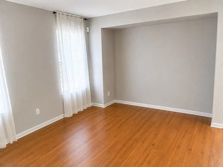 2022 Hedge Ave — Photo 11