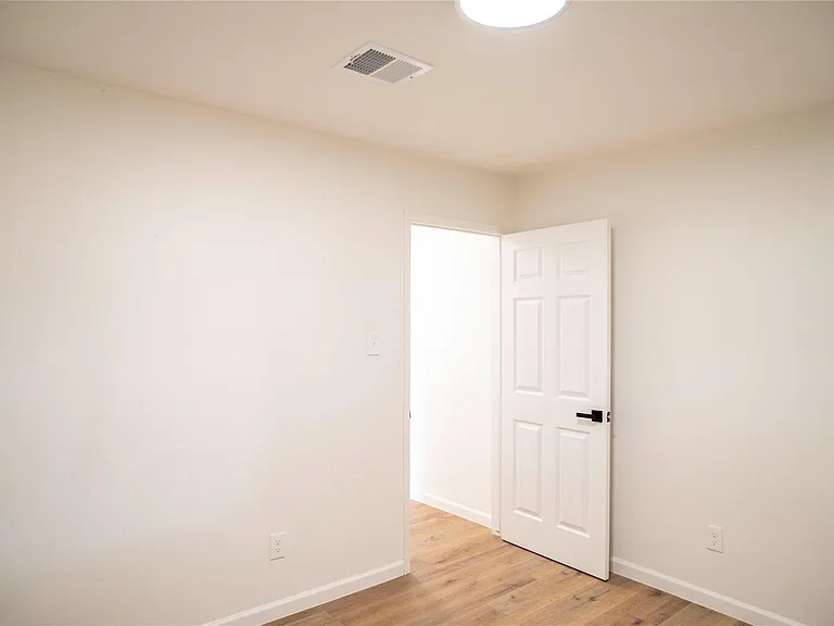 9214 Woodland Oaks Dr — Photo 17