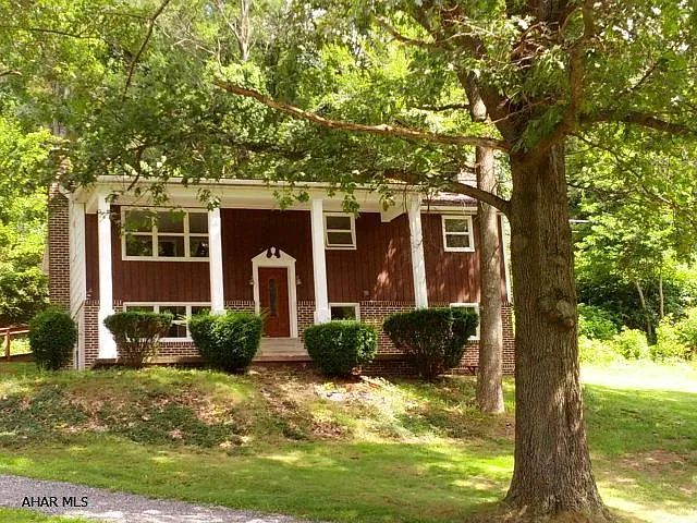 284 Burket Hollow Rd photo 1
