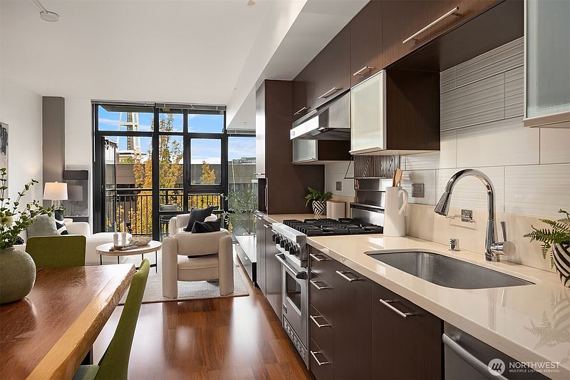 4th image of 2911 2nd Avenue #704